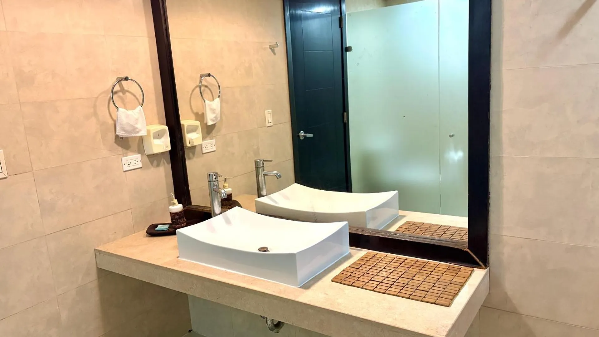Departamento En Aldea Thai Con Terraza, Vista Al Mar Y Alberca Privada, Para 8 Personas Apartment Playa del Carmen Mexico